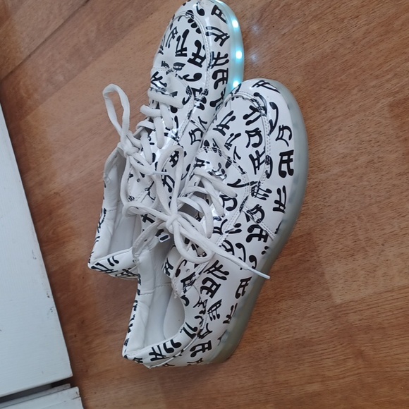 Stimulation shoes rechargeable lighted shoes with charger Led - Picture 4 of 10